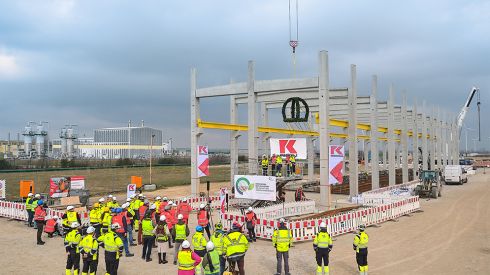 Feierliches Richtfest für das Gebäude des 30 MW Druck-Alkali-Elektrolyseurs im Energiepark Bad Lauchstädt